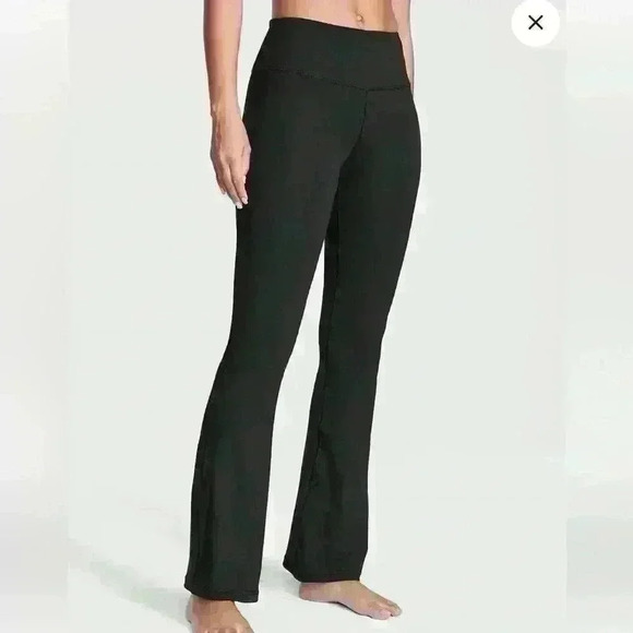 Victoria's Secret Pants - Victoria Sport size Medium yoga pants. Gently worn. Regular length.